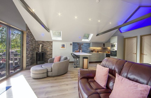 Benderloch Cabin | Luxury Self Catering Lodge with Hot Tub - Palms 2, Loch Etive, North Connel