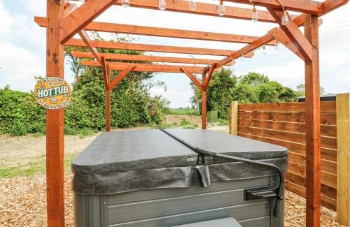 Cambridge Other | Luxury Shepherd Hut with Private Hot Tub