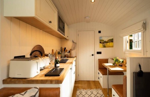 Clachan of Campsie Apartment | Luxury Shepherd's Hut Near Glasgow