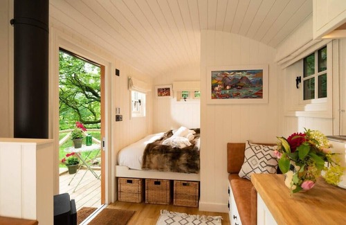 Clachan of Campsie Apartment | Luxury Shepherd's Hut Near Glasgow