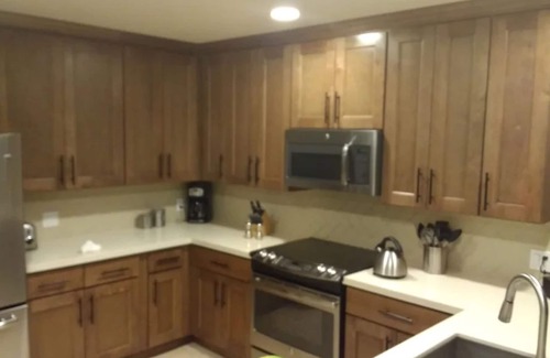 Truckee Condo | Luxury Ski In/Ski Out, 2 large Bed Rooms, walk to gondola.