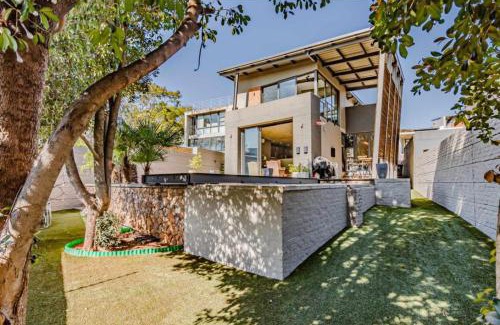 Lynnwood Ridge House | Luxury Smart 3bed Home