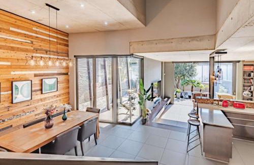 Lynnwood Ridge House | Luxury Smart 3bed Home