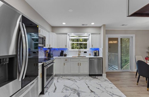 Lake Ridge Condo | Luxury Smart home