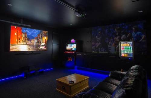 Prebbleton House | Luxury Spa, Outdoor Fireplace & Games Room - Sleeps 10, 18 mins from CHC Airport