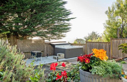 Moss Beach Apartment | Luxury Spa Retreat Guest House with Ocean View