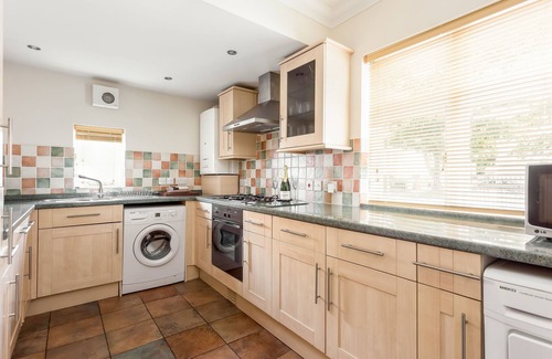 Boscombe Apartment | Luxury spacious 2BR apartment 500m from beach and close proximity to New Forest