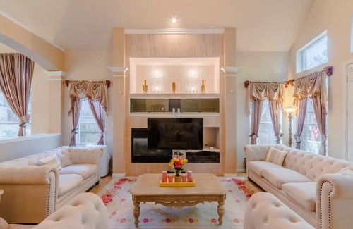 Far North Dallas House | Luxury, Spacious 4000 SF, 5 BR, 4.5 baths all en-suite, great location