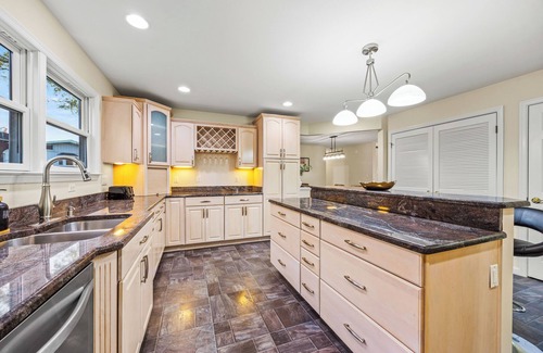 Alexandria West House | Luxury Spacious Alexandria Home Minutes to Washington D.C.