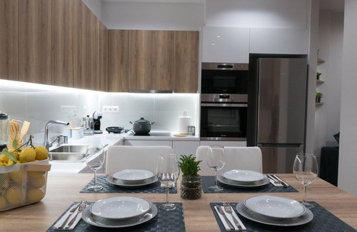 Dafni House | Luxury, Spacious, Cozy House, 5 mins walk to metro