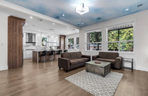 Newton House | Luxury Spacious House