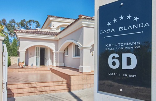 Busot Villa | Luxury spanish villa with a great pool - 10 min from the beach!