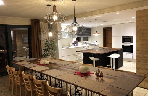 Waimes House | Luxury Stay with Sauna