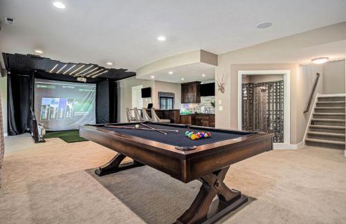 Elkhorn House | Luxury Stay with Golf Simulator and 3 King Bedrooms