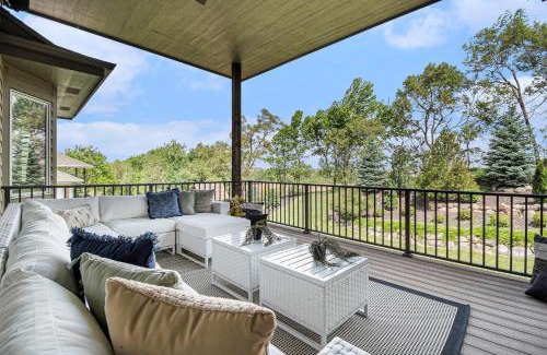 Elkhorn House | Luxury Stay with Golf Simulator and 3 King Bedrooms