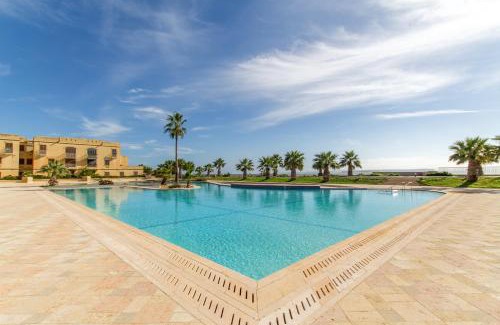 Ghajnsielem Apartment | Luxury Stay with Jacuzzi, BBQ and Huge Pool