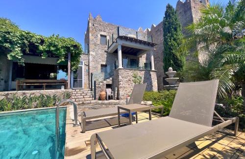 Dagbelen Villa | Luxury Stone Villa with Private Pool