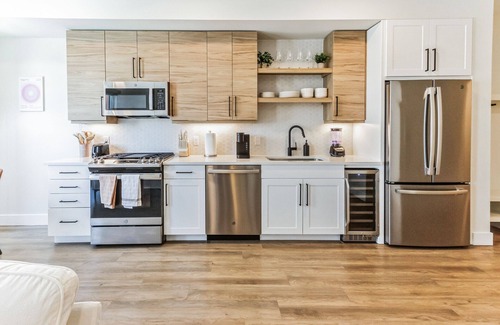 City Park West Apartment | Luxury Studio, Gym, Spa, Garage Parking, Safe 313