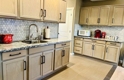 Trail Apartment | Luxury studio in the private hillside of Trail. Wi-Fi & Pet Friendly!