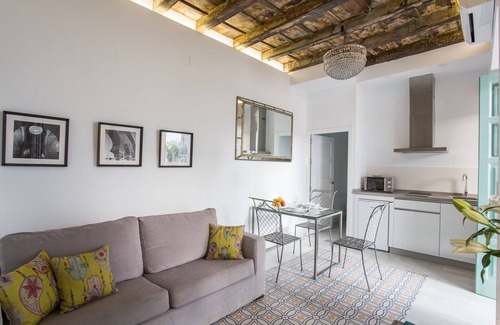 La Catedral Apartment | Luxury studio near Mosque Cathedral with wonderful courtyard in a