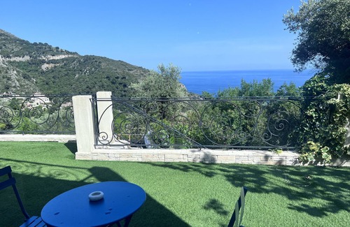 Eze Apartment | Luxury studio suite in artist Villa with sea view