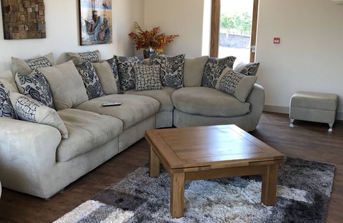 Wimbolds Trafford House | Luxury Stunning 5 Bed Barn Conversion Near Chester