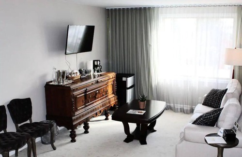 Richfield Apartment | Luxury suite at Erik's retreat