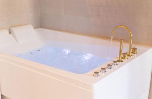 Arpajon Apartment | Luxury Suite - Jacuzzi et Sauna