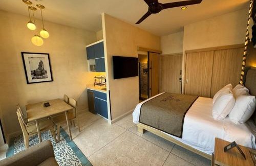 Historic Center Apartment | Luxury Suite up to 10ppl near Torre Latino