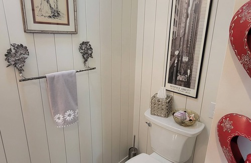 Washington Bed & Breakfast | Luxury suite w/private bath; only 1/2 block from the Inn at Little Washington!