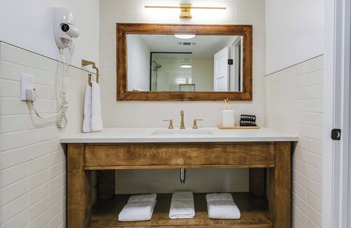 San Angelo Hotel | Luxury Suite with Full Kitchen – Perfect for Extended Stays & Family Getaways!