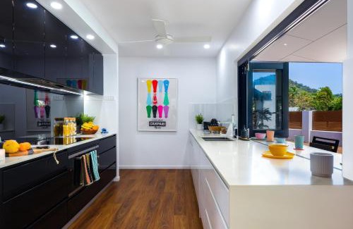 Trinity Park House | Luxury Sunny Oasis with Pool, SUV Hire, Near Marina