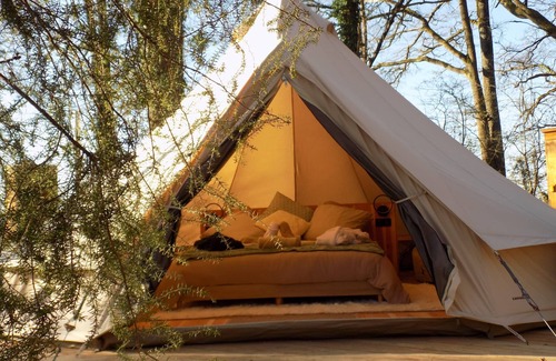 Salles-en-Toulon RV Rental | Luxury tent with private spa Copa cabanes 1 pond view