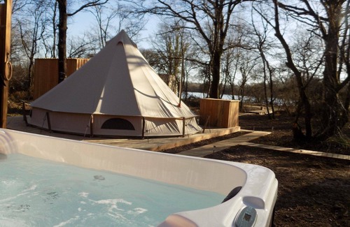 Salles-en-Toulon RV Rental | Luxury tent with private spa Copa cabanes 1 pond view