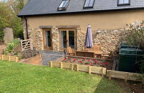 Cullompton House | Luxury Three Bed Barn Conversion, Idyllic setting, cosy barn w/woodburner, Devon