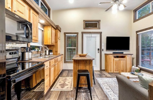 Mineola House | Luxury Tiny Home with Private Sand Beach Lake Access and Hot Tub