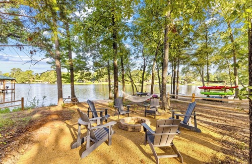 Mineola House | Luxury Tiny Home with Private Sand Beach Lake Access and Hot Tub