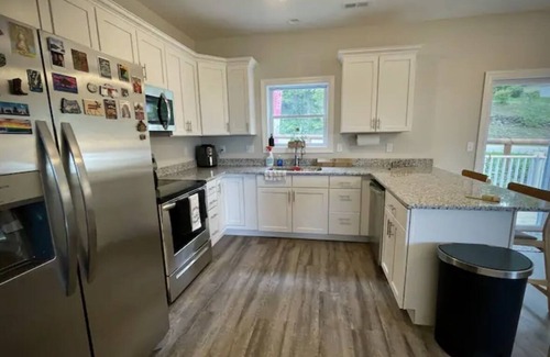 Morgantown House | Luxury Townhome 5min from Stadium and hospitals, 7min to downtown!
