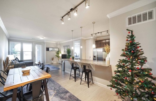 McNeil Apartment | Luxury Townhome + Pool | North Austin | Evonify 4750