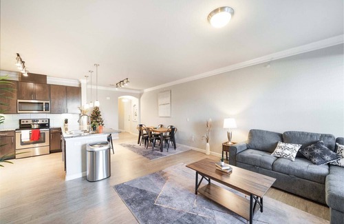 McNeil Apartment | Luxury Townhome + Pool | North Austin | Evonify 4750