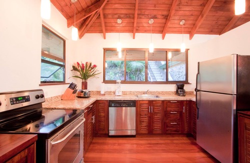 Manuel Antonio Villa | Luxury Tree House in the heart of Manuel Antonio!
