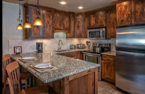 Breckenridge Condo | Luxury True Ski-in/out slope side condo March 17-24, 2024 Prime Spring Break