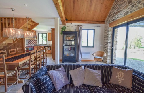 Saint-Medard-d'Excideuil Villa | Luxury Villa in St Medard D excideuil with Sauna