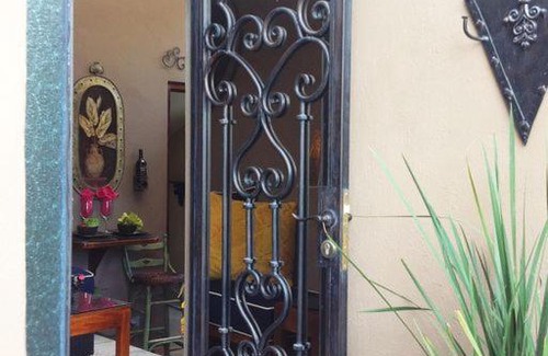 San Miguel de Allende House | Luxury Villa Retreat - 8 Bedrooms - Sleeps 20