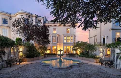 Nottingham City Centre House | Luxury Villa - City Centre - Sleeps 13 - Parking