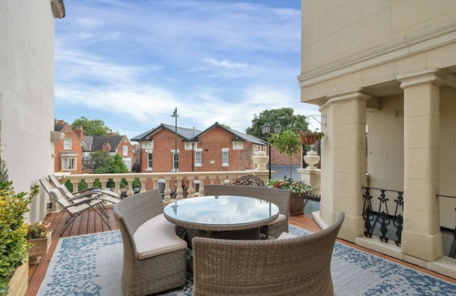 Nottingham City Centre House | Luxury Villa - City Centre - Sleeps 13 - Parking
