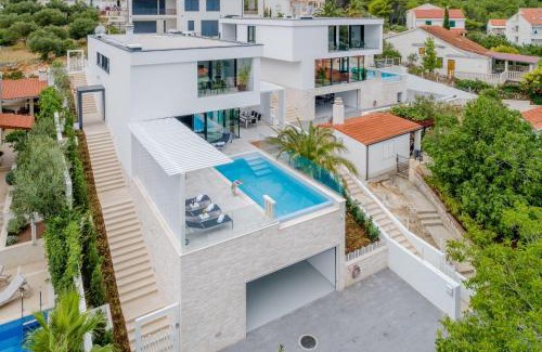 Cove Makarac (Milna) Villa | Luxury Villa Complex