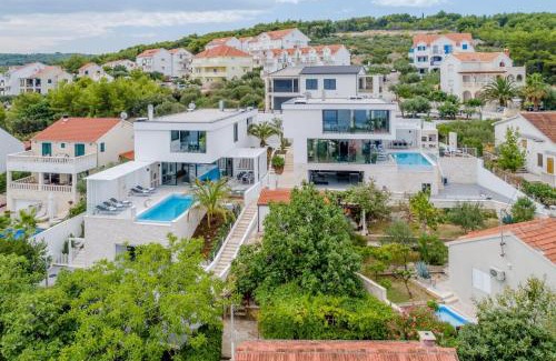 Cove Makarac (Milna) Villa | Luxury Villa Complex