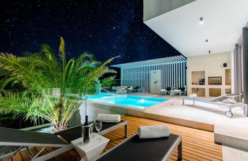 Sutivan House | Luxury Villa Complex "Vitae & Pax" with heated infinity-pools, 16 sleeps