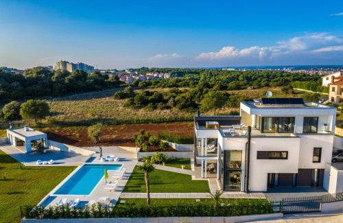 Vintijan Villa | Luxury Villa Deluxe Pula with private pool in Pula - Istria